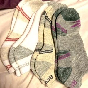 NWT 4 pairs of women’s socks
